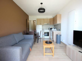 Récent T2 lumineux pour 6, au pied des pistes avec balcon sud et parking, Chamrousse Recoin - FR-1-340-161